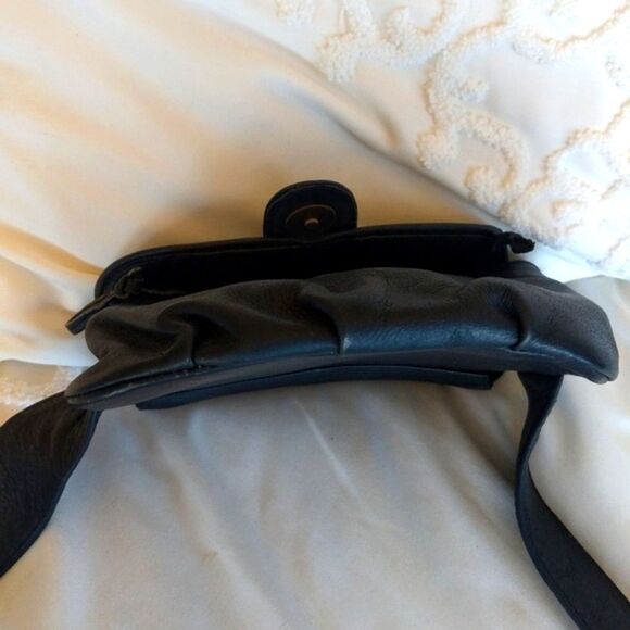 Simon Cross Shoulder/ Belt Bag - Picture 13 of 14